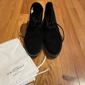 Black Clark’s suede winter boot